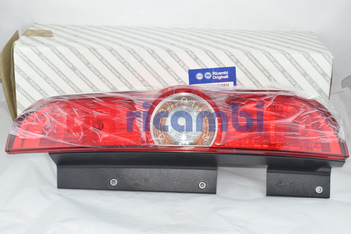 GRUPPO OTTICO FANALE POSTERIORE DESTRO FIAT NUOVO DOBLO 2009&gt; FIAT 51810673