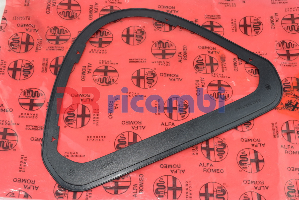 GUARNIZIONE TENUTA GRIGLIA RADIATORE PARAURTI ANT ALFA 164 - ALFA ROMEO 60572038