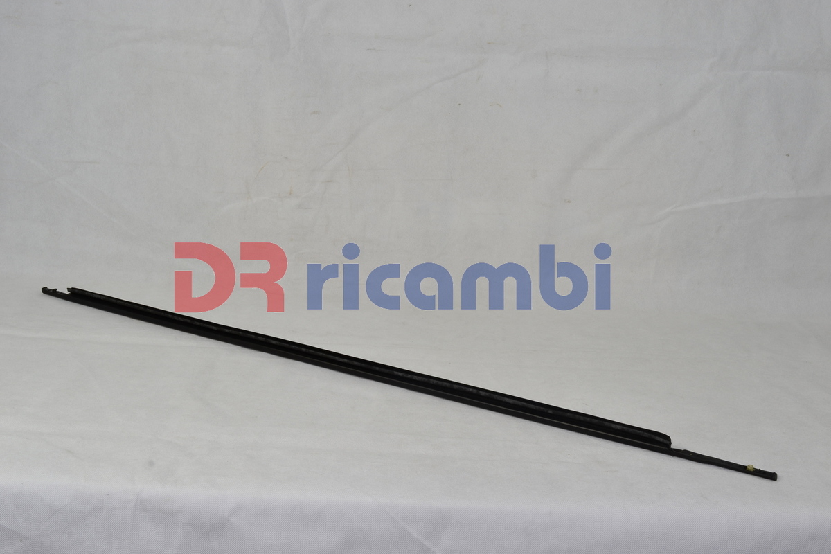 GUARNIZIONE DI TENUTA PROFILATO ESTERNO PORTIERA ANT SX OPEL CORSA D E 13188930