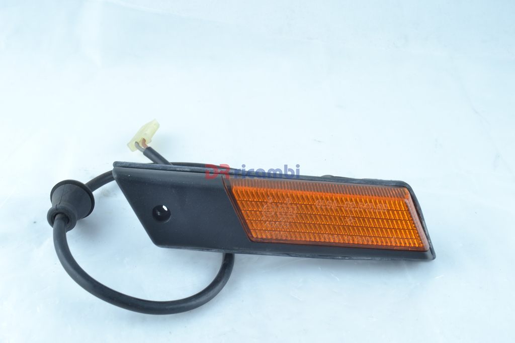 FANALINO FRECCIA LATERALE ARANCIO ANTERIORE SINISTRO BMW 520 E28  OLSA 02.545.00