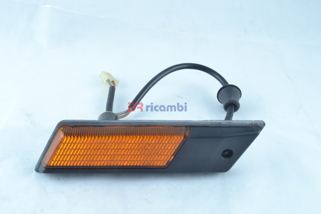 FANALINO FRECCIA LATERALE ARANCIO ANTERIORE DESTRO BMW 520 E28 - OLSA 02.546.00