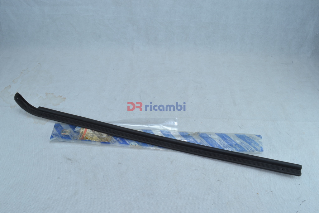 BATTICALCAGNO SINISTRO TAPPETO TAPPETINO INTERNO LANCIA Y10 - LANCIA 181373270