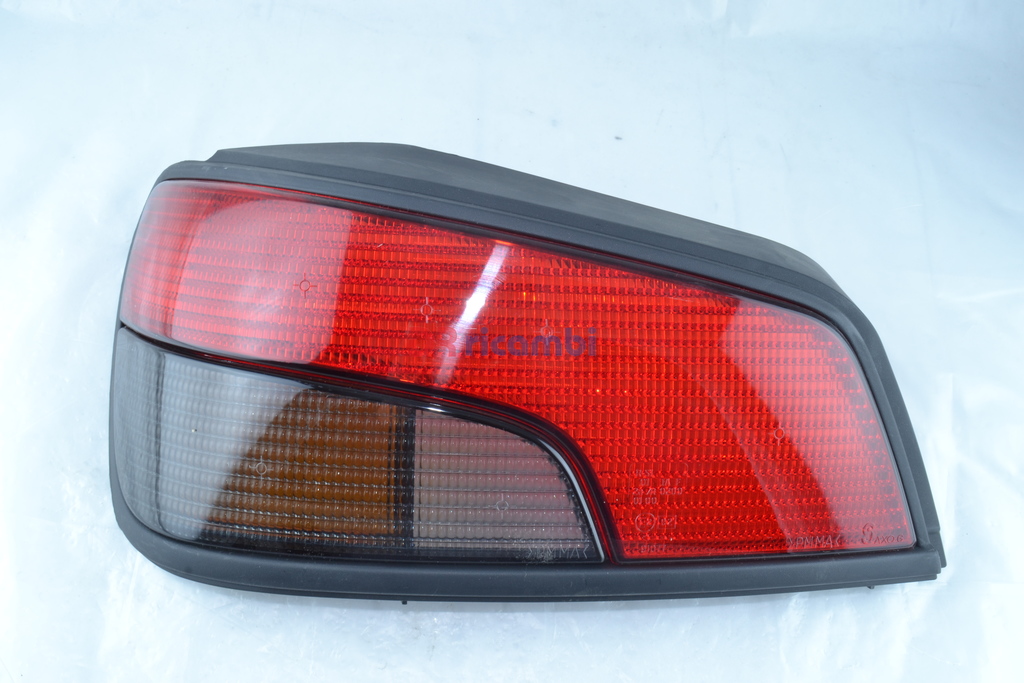 PLASTICA FANALE FARO LUCE STOP POSTERIORE SINISTRO PEUGEOT 306 Dal 93 &gt; 25221701