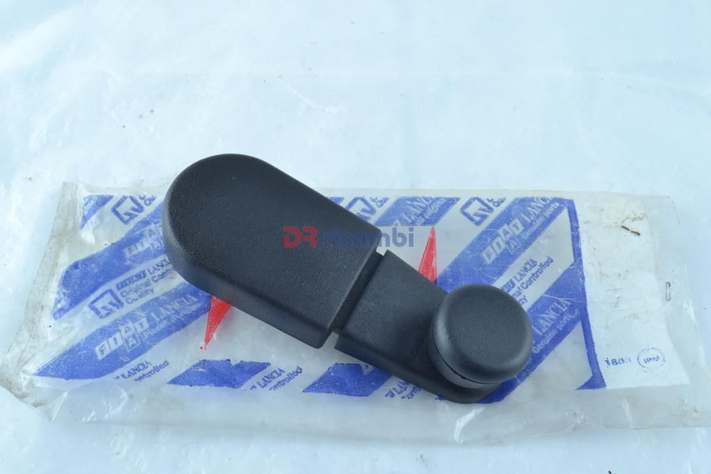 MANOPOLA MANIGLIA NERA ALZACRISTALLO PORTA POST FIAT CROMA 1a SERIE 82406490