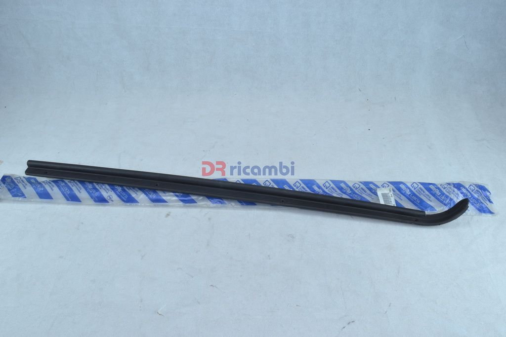 BATTICALCAGNO INTERNO DESTRO MARRONE ORIGINALE LANCIA Y10 88 &gt; 92 - 181373170