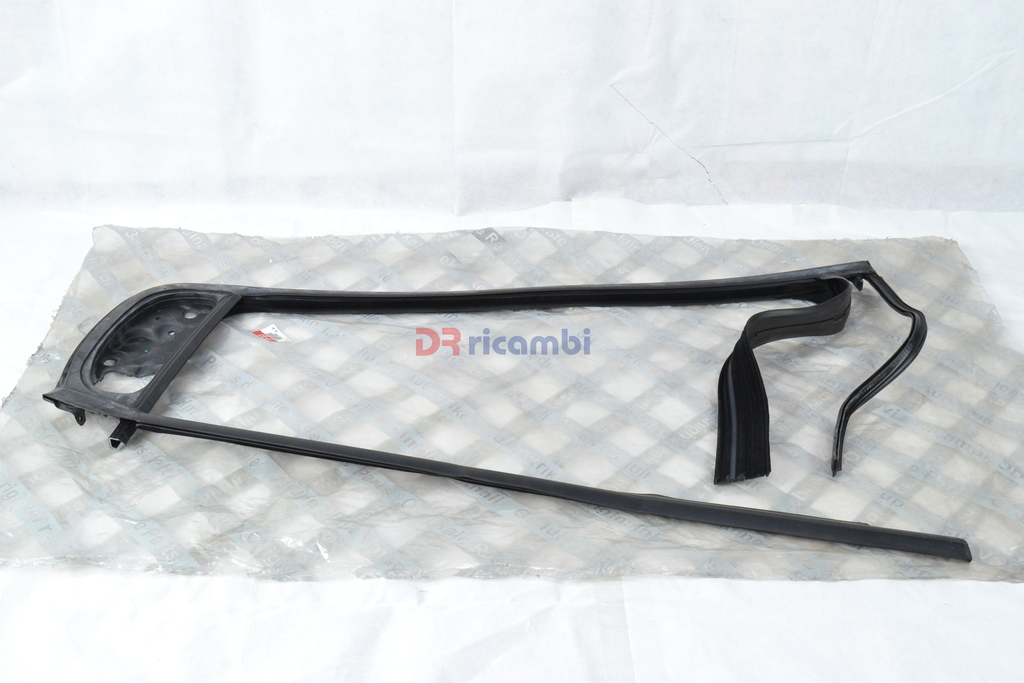 GUARNIZIONE IN GOMMA PORTIERA POST. DESTRA ALFA ROMEO 147 ALFA 51713822 1