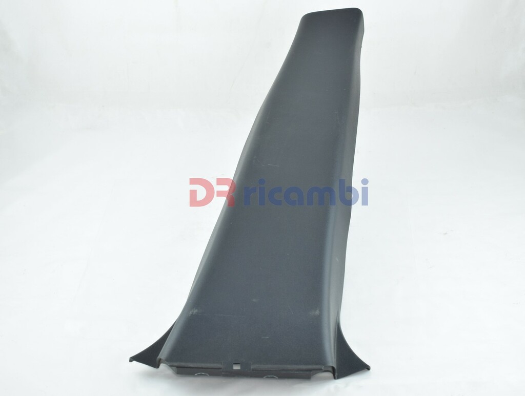 RIVESTIMENTO INFERIORE MONTANTE CENTRALE INTERNO DX ALFA 146 - ALFA 150480061/1