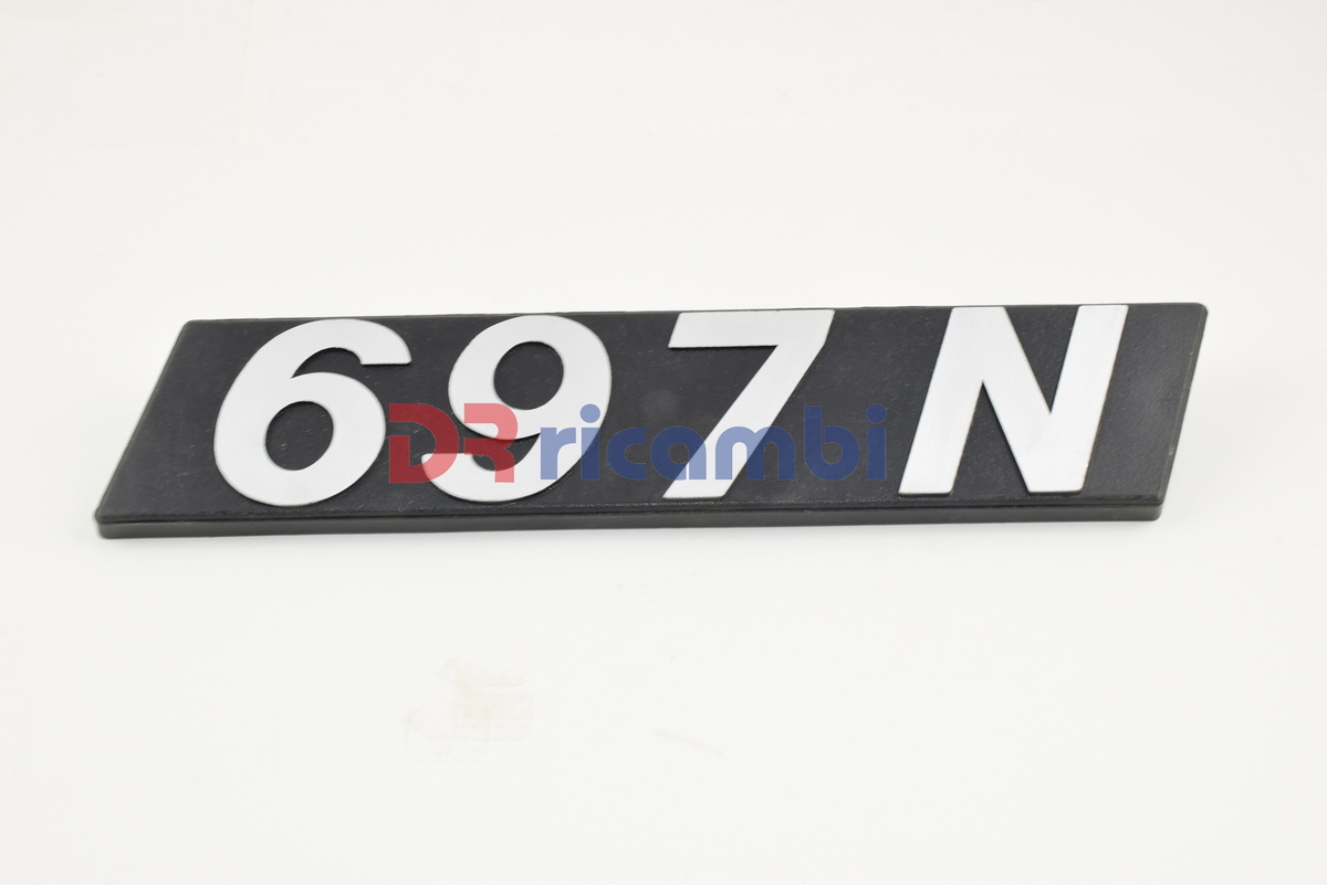 LOGO FREGIO SIGLA MODELLO FIAT &quot; 697 N &quot; DR0476