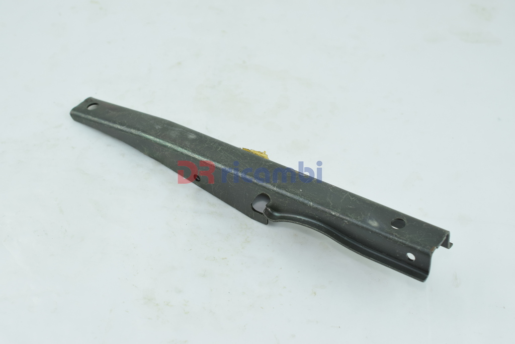 STAFFA SUPPORTO RIVESTIMENTO LAMIERA INTERNI LANCIA EPOCA - LANCIA 82401234