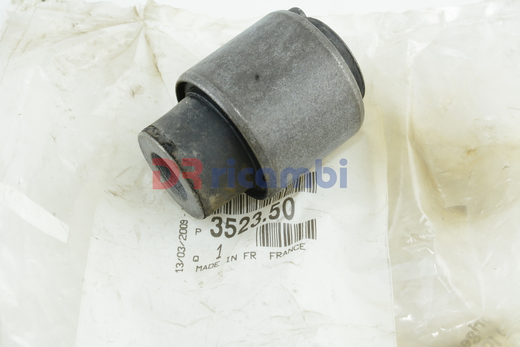 BOCCOLA BRACCIO SOSPENSIONE ANTERIORE CITROEN SAXO PEUGEOT 106 - CITROEN 352350