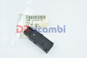 [13318778] PRESA USB ORIGINALE OPEL ASTRA J - OPEL 1780263 - GM 13318778 - 13317918