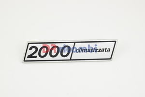 [DR0490] LOGO FREGIO SIGLA MODELLO FIAT &quot; 2000 CLIMATIZZATA &quot; DR0490